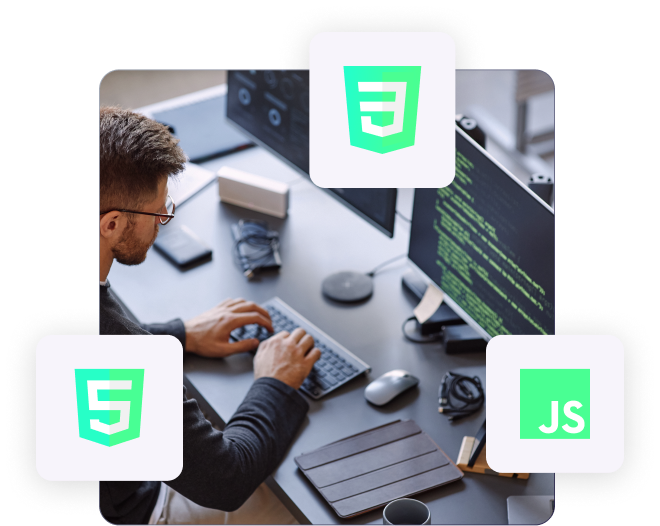 Programista podczas kodowania stron internetowych